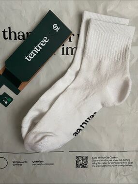 tentree White Quarter Height Socks